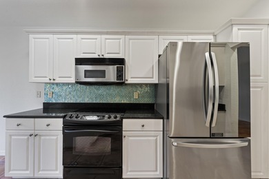 *MOTIVATED SELLER* Live the Florida lifestyle in this inviting on Hobe Sound Golf Club in Florida - for sale on GolfHomes.com, golf home, golf lot