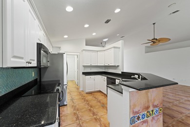 *MOTIVATED SELLER* Live the Florida lifestyle in this inviting on Hobe Sound Golf Club in Florida - for sale on GolfHomes.com, golf home, golf lot