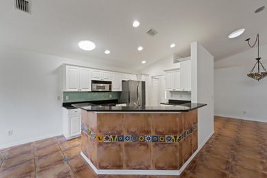 *MOTIVATED SELLER* Live the Florida lifestyle in this inviting on Hobe Sound Golf Club in Florida - for sale on GolfHomes.com, golf home, golf lot