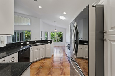 *MOTIVATED SELLER* Live the Florida lifestyle in this inviting on Hobe Sound Golf Club in Florida - for sale on GolfHomes.com, golf home, golf lot