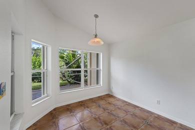 *MOTIVATED SELLER* Live the Florida lifestyle in this inviting on Hobe Sound Golf Club in Florida - for sale on GolfHomes.com, golf home, golf lot