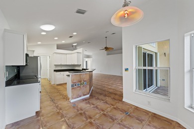 *MOTIVATED SELLER* Live the Florida lifestyle in this inviting on Hobe Sound Golf Club in Florida - for sale on GolfHomes.com, golf home, golf lot