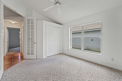 *MOTIVATED SELLER* Live the Florida lifestyle in this inviting on Hobe Sound Golf Club in Florida - for sale on GolfHomes.com, golf home, golf lot