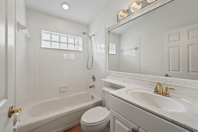 *MOTIVATED SELLER* Live the Florida lifestyle in this inviting on Hobe Sound Golf Club in Florida - for sale on GolfHomes.com, golf home, golf lot