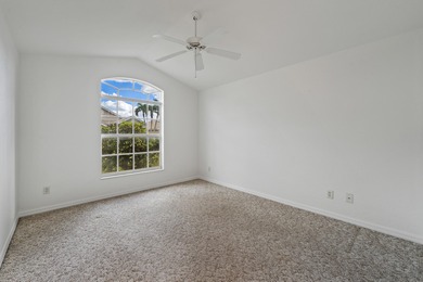 *MOTIVATED SELLER* Live the Florida lifestyle in this inviting on Hobe Sound Golf Club in Florida - for sale on GolfHomes.com, golf home, golf lot