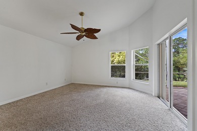 *MOTIVATED SELLER* Live the Florida lifestyle in this inviting on Hobe Sound Golf Club in Florida - for sale on GolfHomes.com, golf home, golf lot