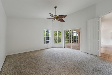 *MOTIVATED SELLER* Live the Florida lifestyle in this inviting on Hobe Sound Golf Club in Florida - for sale on GolfHomes.com, golf home, golf lot