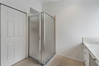 *MOTIVATED SELLER* Live the Florida lifestyle in this inviting on Hobe Sound Golf Club in Florida - for sale on GolfHomes.com, golf home, golf lot