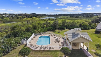 *MOTIVATED SELLER* Live the Florida lifestyle in this inviting on Hobe Sound Golf Club in Florida - for sale on GolfHomes.com, golf home, golf lot