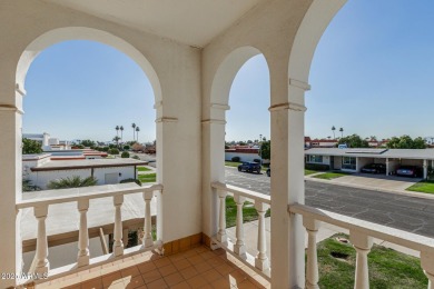 Look no further! This charming 2-bedroom townhome in the 55+ Sun on Sun City South Golf Course in Arizona - for sale on GolfHomes.com, golf home, golf lot