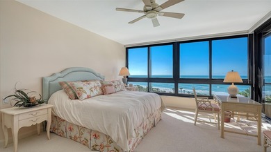 Under contract-accepting backup offers. Island paradise behind on Links on Longboat Golf Club in Florida - for sale on GolfHomes.com, golf home, golf lot