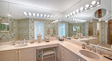 Under contract-accepting backup offers. Island paradise behind on Links on Longboat Golf Club in Florida - for sale on GolfHomes.com, golf home, golf lot