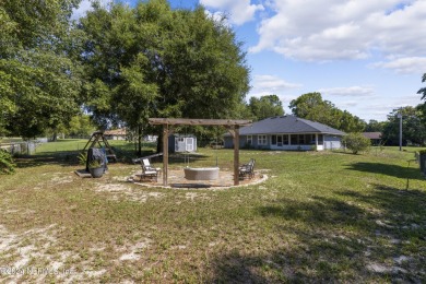 Welcome home to like new construction on the golf course! on Keystone Heights Golf and Country Club in Florida - for sale on GolfHomes.com, golf home, golf lot