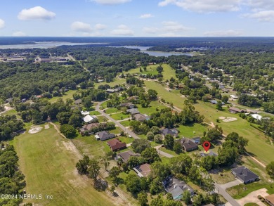 Welcome home to like new construction on the golf course! on Keystone Heights Golf and Country Club in Florida - for sale on GolfHomes.com, golf home, golf lot