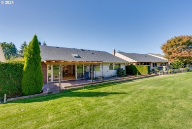 Welcome home, Summerfield!  A hole in one opportunity to live in on Summerfield Golf and Country Club in Oregon - for sale on GolfHomes.com, golf home, golf lot