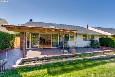 Welcome home, Summerfield!  A hole in one opportunity to live in on Summerfield Golf and Country Club in Oregon - for sale on GolfHomes.com, golf home, golf lot