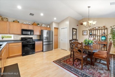 Beautifully maintained, Move-In Ready 2 bedroom + Den, 2 bath, 1 on Prescott Lakes Golf and Country Club in Arizona - for sale on GolfHomes.com, golf home, golf lot