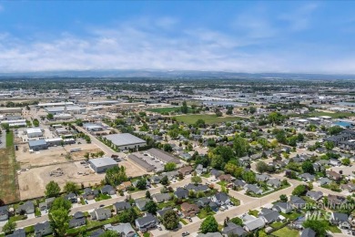 SINGLE LEVEL CHARMER situated within a highly desirable central on Centennial Golf Course in Idaho - for sale on GolfHomes.com, golf home, golf lot