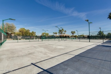 Remodeled townhome in Westbrook Village! 2 beds, 2 baths with on Westbrook Village Golf Club in Arizona - for sale on GolfHomes.com, golf home, golf lot