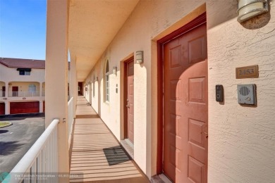 INCREDIBLE EAST SIDE POMPANO BEACH townhouse/ Fee Simple; 3 bed on Pompano Beach Golf Course  in Florida - for sale on GolfHomes.com, golf home, golf lot