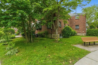 Welcome to this corner one-bedroom upper unit in the Clearview on Clearview Park Golf Course in New York - for sale on GolfHomes.com, golf home, golf lot