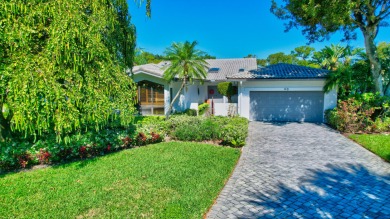 This beautiful, spacious 4BR/4BTH elegant home is located in a on Hunters Run Golf and Country Club in Florida - for sale on GolfHomes.com, golf home, golf lot