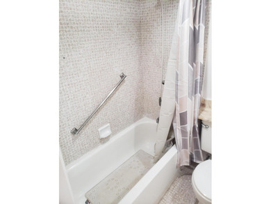 1st Floor Move in Ready Condo with Glass Enclosed Florida Room on Kings Point Golf -Flanders Way in Florida - for sale on GolfHomes.com, golf home, golf lot