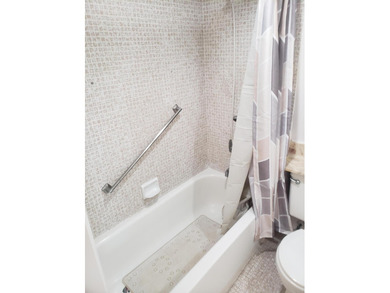 1st Floor Move in Ready Condo with Glass Enclosed Florida Room on Kings Point Golf -Flanders Way in Florida - for sale on GolfHomes.com, golf home, golf lot