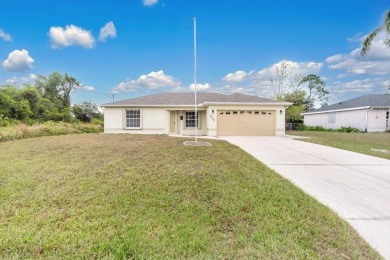 Move-in Ready Charming 3 bedroom, 2 bathroom and 2 car garage on Bobcat Trail Golf Club in Florida - for sale on GolfHomes.com, golf home, golf lot