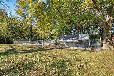 Discover the perfect mix of comfort, space, and country charm in on Fayetteville Country Club in Arkansas - for sale on GolfHomes.com, golf home, golf lot