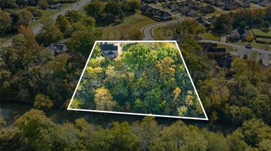 Discover the perfect mix of comfort, space, and country charm in on Fayetteville Country Club in Arkansas - for sale on GolfHomes.com, golf home, golf lot