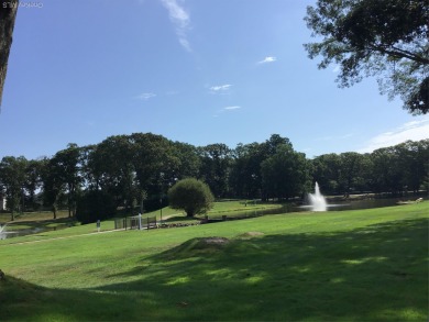 Spacious, Updated Condo in Leisure Village - 55+ and older on Leisure Village Golf Course in New York - for sale on GolfHomes.com, golf home, golf lot