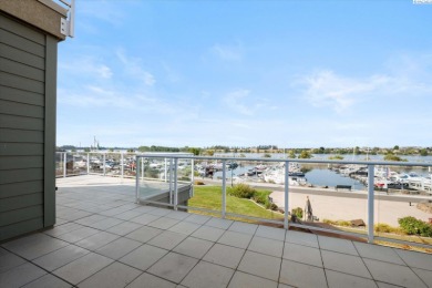 MLS# 287131 Waterfront Living: Where Lifestyle Meets Luxury on Columbia Point Golf Course in Washington - for sale on GolfHomes.com, golf home, golf lot