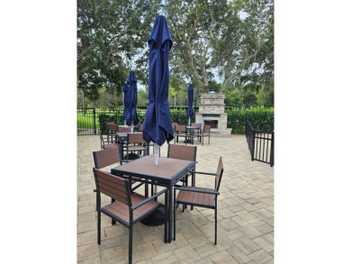 THIS PALM HARBOR 3/2 SPLIT PLAN FEATURES OVER 1300 SQ FT AND HAS on Southport Springs Golf Club in Florida - for sale on GolfHomes.com, golf home, golf lot