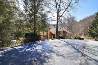 Nestled amidst the breathtaking Sugar & Grandfather Mountains on Sugar Mountain Golf Course in North Carolina - for sale on GolfHomes.com, golf home, golf lot