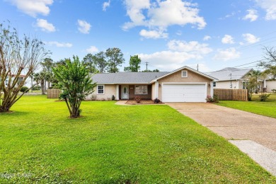 Charming Coastal Retreat - Fully Updated & Prime LocationWelcome on Holiday Golf Club in Florida - for sale on GolfHomes.com, golf home, golf lot