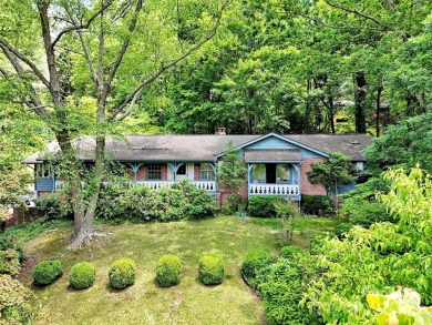 Looking for charm, VIEWS, & a fabulous location?  One Level on Waynesville Country Club Inn in North Carolina - for sale on GolfHomes.com, golf home, golf lot