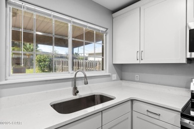 Charming Coastal Retreat - Fully Updated & Prime LocationWelcome on Holiday Golf Club in Florida - for sale on GolfHomes.com, golf home, golf lot