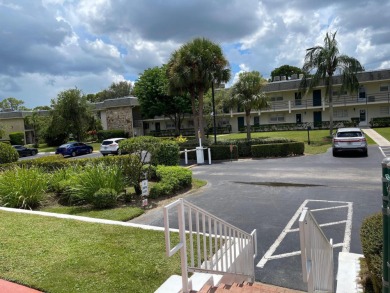 Welcome To Stuart, Florida, Perfect Location! 2 Bed 2 Bath 2nd on Monterey Yacht and Country Club in Florida - for sale on GolfHomes.com, golf home, golf lot