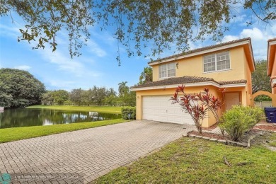 LARGE CORNER 3 BEDROOM 2.5 BATH HOME WITH LOFT  CAN BE 4TH on Inverrary Country Club in Florida - for sale on GolfHomes.com, golf home, golf lot