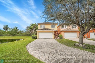 LARGE CORNER 3 BEDROOM 2.5 BATH HOME WITH LOFT  CAN BE 4TH on Inverrary Country Club in Florida - for sale on GolfHomes.com, golf home, golf lot