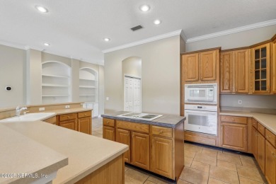 Light & bright home in the central section of Eagle Harbor on Eagle Harbor Golf Club in Florida - for sale on GolfHomes.com, golf home, golf lot