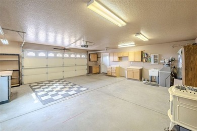 Beautiful home in the Valley Vista Golf Course Community nestled on Valle Vista Golf Course in Arizona - for sale on GolfHomes.com, golf home, golf lot