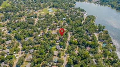 Lovely home close to park and swimming pool, offering a great on Hide-A-Way Lake Golf Course in Texas - for sale on GolfHomes.com, golf home, golf lot