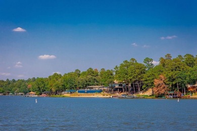 Lovely home close to park and swimming pool, offering a great on Hide-A-Way Lake Golf Course in Texas - for sale on GolfHomes.com, golf home, golf lot