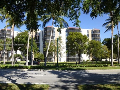 Live the Aventura lifestyle! Spacious condo in the heart of one on Turnberry Isle Resort and Club in Florida - for sale on GolfHomes.com, golf home, golf lot