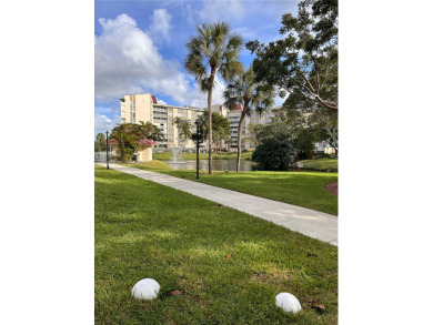 All Ages, beautiful condo, move in ready, fantastic location on Inverrary Country Club in Florida - for sale on GolfHomes.com, golf home, golf lot
