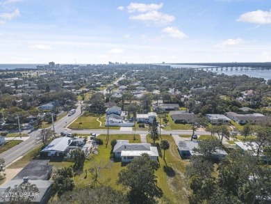 SELLER WILL CONSIDER OWNER FINANCING. Charming 3 bedroom, 3 bath on Oceanside Country Club in Florida - for sale on GolfHomes.com, golf home, golf lot