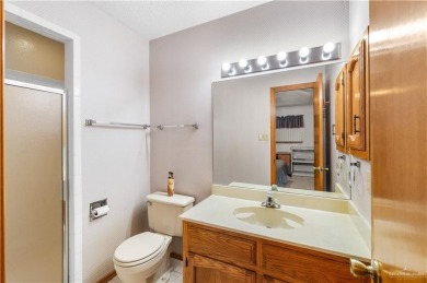 Well maintained property in 55+ community Golf View on Howling Trails Golf  in Texas - for sale on GolfHomes.com, golf home, golf lot