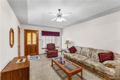Well maintained property in 55+ community Golf View on Howling Trails Golf  in Texas - for sale on GolfHomes.com, golf home, golf lot